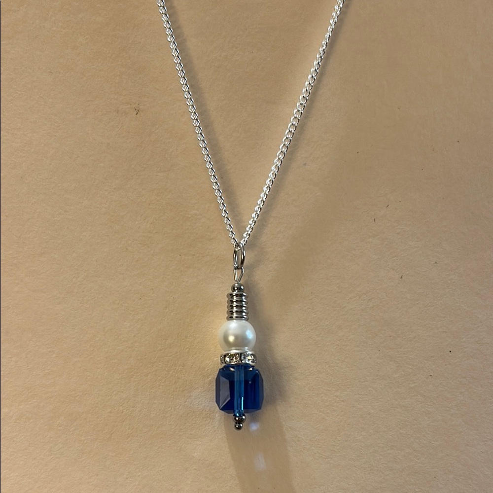 Elegant Silver and Blue Pendant Necklace